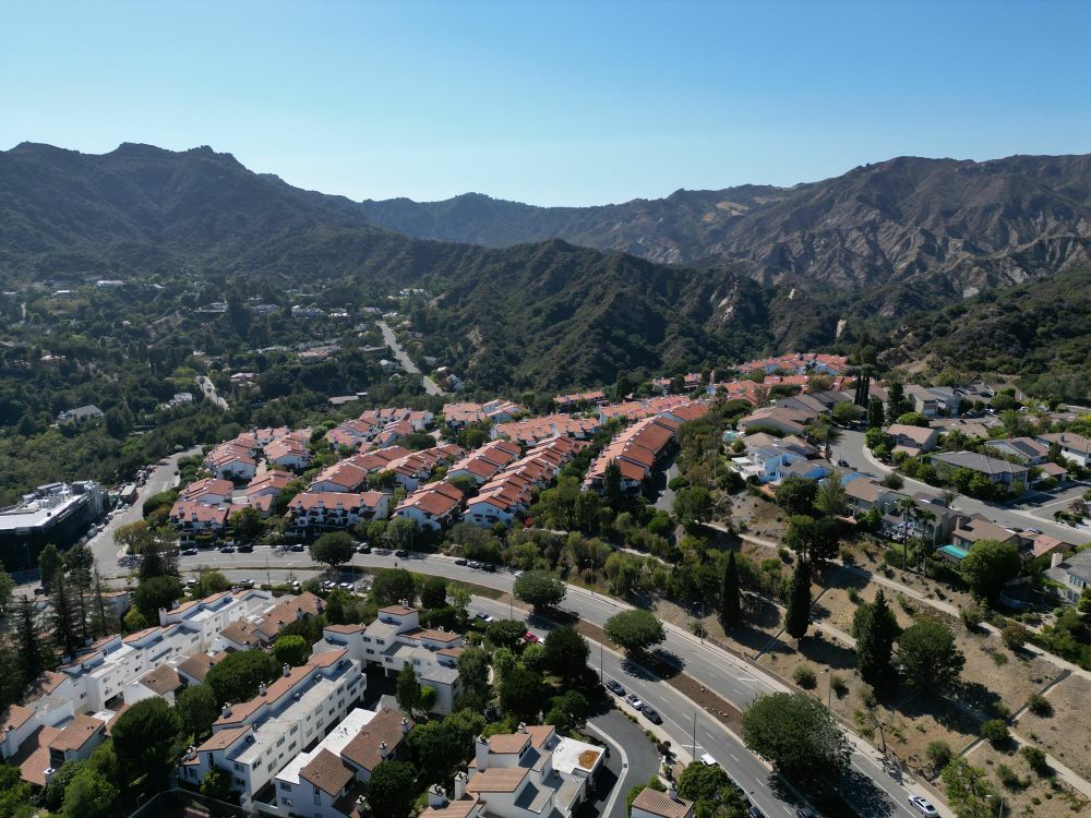 Aerial photo of Pacific Palisades with a large multi-family development and winding streets.