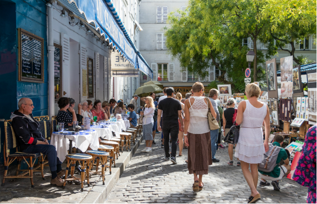 A pedestrianized street in Paris. Courtesy of the Office de Tourisme de Paris