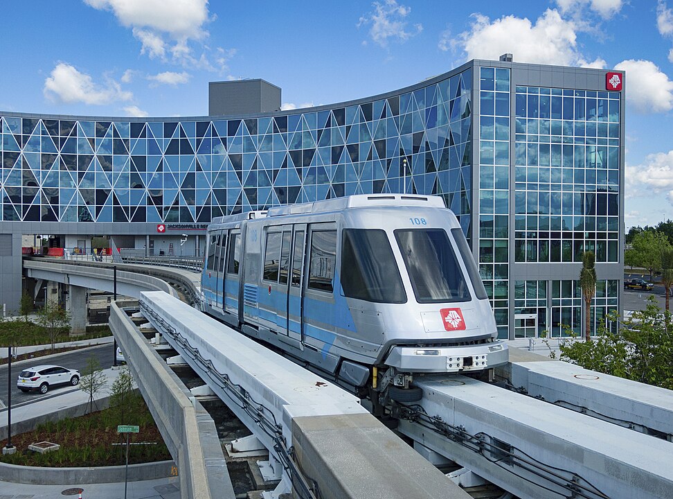 The Jacksonville Skyway, an automated people mover, in motion.