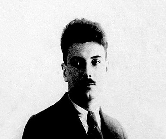 A black and white passport photo of a young Lewis Mumford.