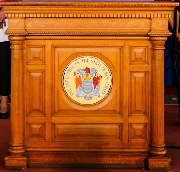 Photo of the NJ governor's podium featuring the great seal.