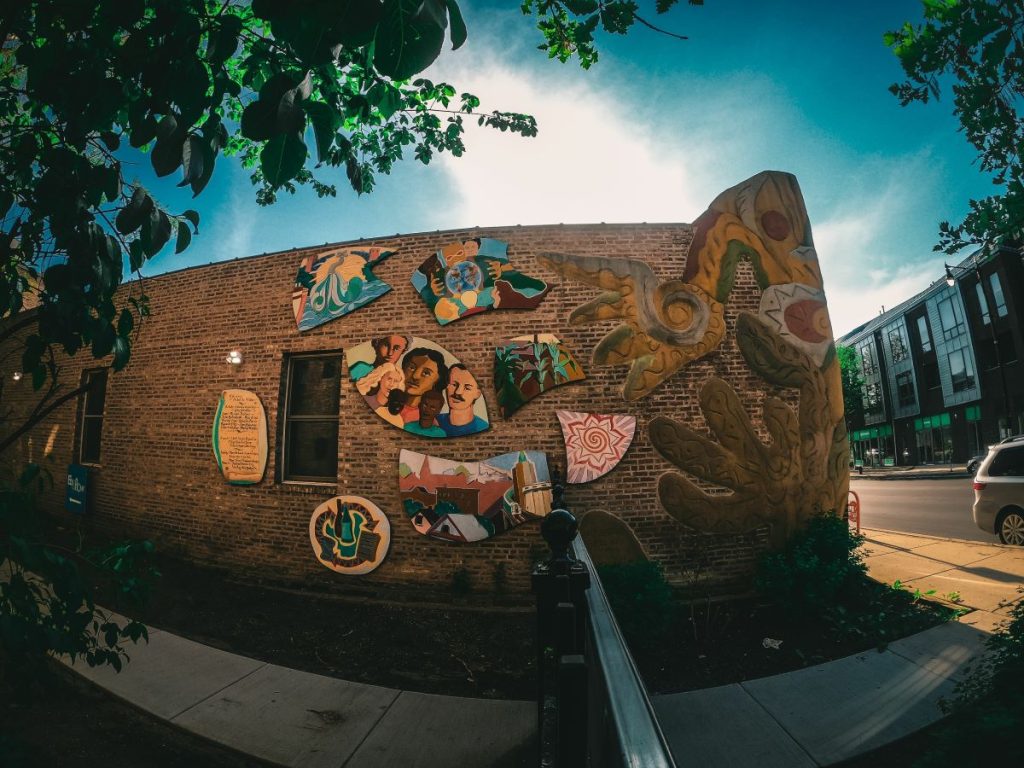 An artistic mural in Chicago. 
