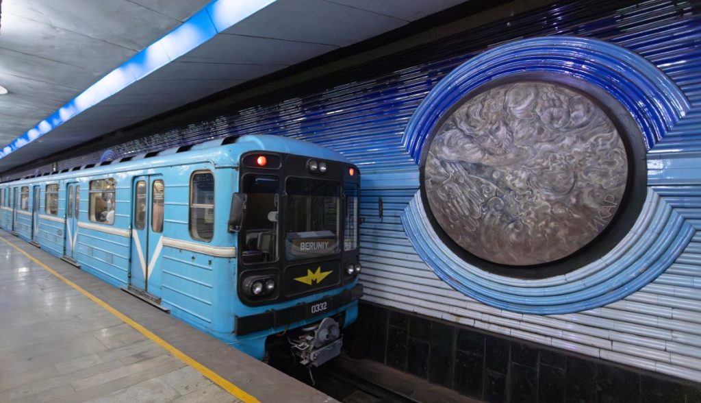 Train arriving at Tashkent Metro