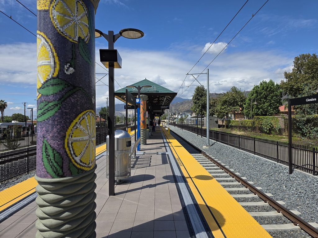Glendora Station on opening day. OrdinaryScarlett | Wikimedia