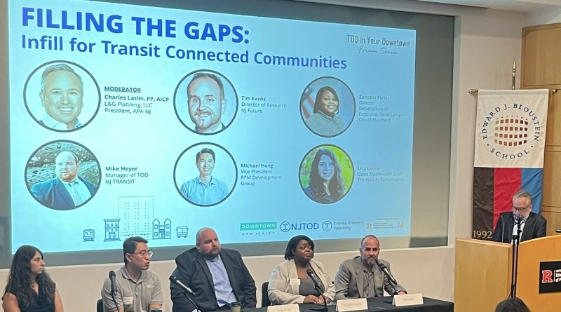 Panel for the Filling the Gaps event. Shown Lisa Leone, Michael Hong, Mike Heyer, Zenobia Fields, Tim Evans, and Charles Latini (L-R)