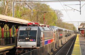 New Jersey Transit ALP 46 4626 leads Train 3270 into Middletown Station cropped